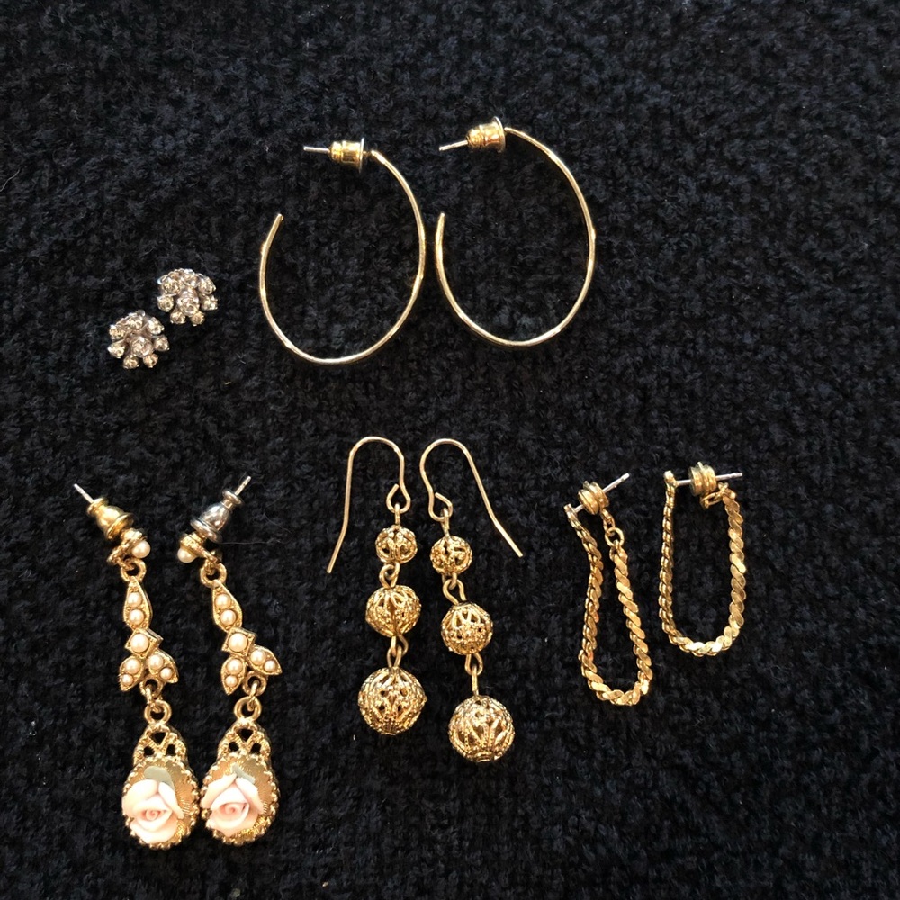 8 sets of Earrings. Some Gold!